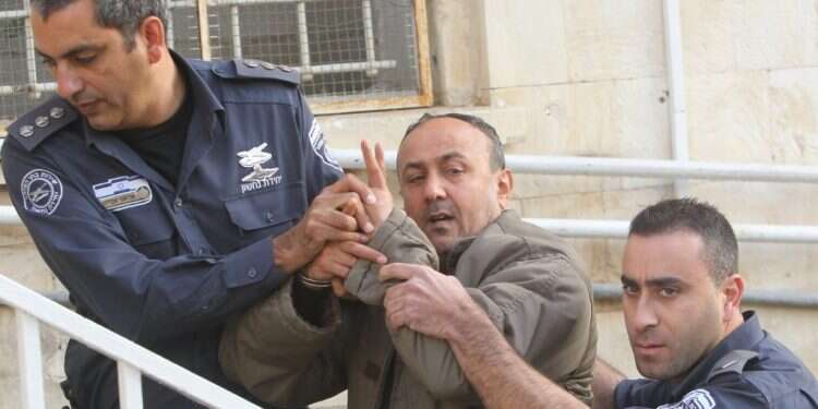 הסנגורית של נוער הגבעות