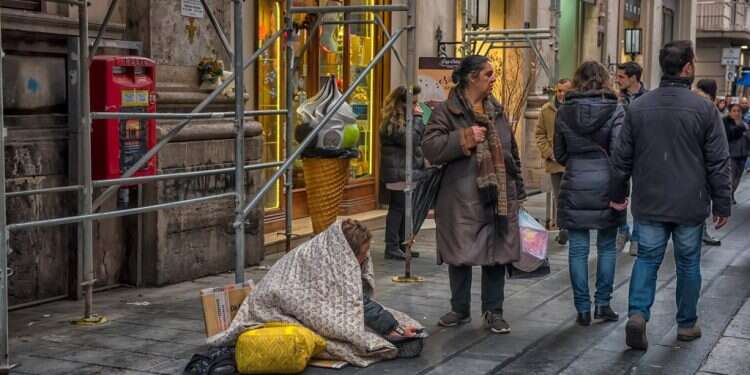 להתבגר דרך השקרים: חשיפה לעולם הבוגר