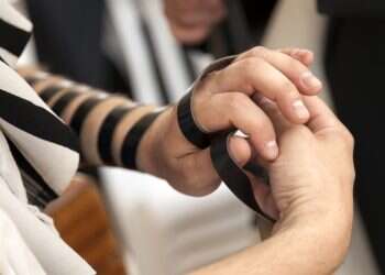 כיצד סביבתנו החברתית משפיעה על ההחלטות שלנו?