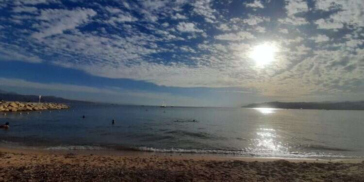 חוף הים. צילום: בתאל קולמן אי ירוק: באילת מחכים לתיירים ומתנדנדים בין יאוש לתקווה