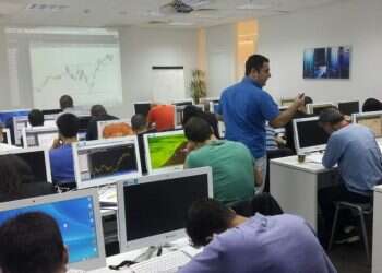 מאחורי הקלעים של לימודי שוק ההון: מה הבוגרים באמת חושבים?