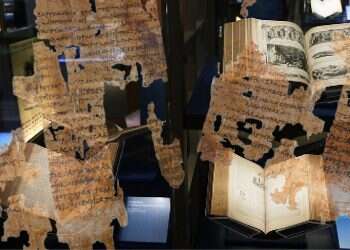 כסף, כבוד ומגילות גנובות: השערוריה שהסעירה את עולם העתיקות