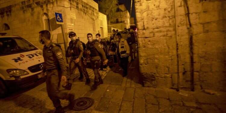 זירת הפיגוע בעיר העתיקה. צילום: EPA לא מגפה – לא מעניין: טרור כבר לא מלהיב את הרחוב הפלסטיני