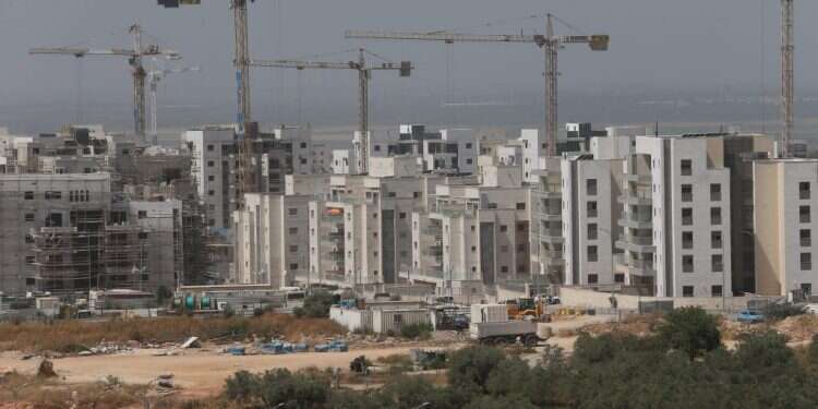 בנייה בחריש על סף סיום: המרוץ לניהול רשות מקרקעי ישראל