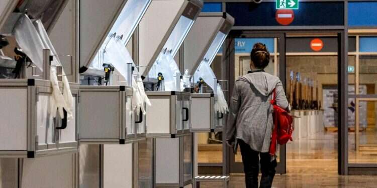 עמדות בדיקת הקורונה בנתב בקרוב בישראל? בארה"ב ממליצים לקצר את הבידוד לשבעה ימים