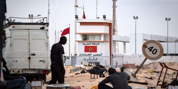 מעבר הגבול בין מרוקו למאוריטניה בסהרה המערבית. צילום: AFP סהר וסופה: מאחורי הסכם השלום בין ישראל למרוקו