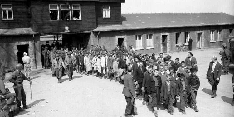 צדק בצל הכבשנים: בתי המשפט במחנות העקורים אחרי השואה
