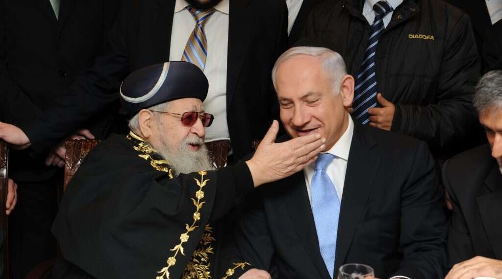 הרב עובדיה יוסף עם בנימין נתניהו, 2011. צילום: משה מילנר, לע