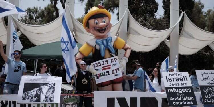 פעילי  אות מתה: חוקי הדגל של הימין שנותרו על הדף