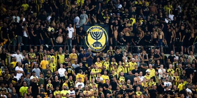 צילום: פלאש 90  "קיצוניים באהבה לבית"ר": הקבוצה הירושלמית חוגגת רכישה