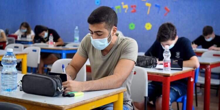 תלמידים אינם מוצר צריכה. למצולמים אין קשר לכתבה. צילום: יוסי זליגר, פלאש 90 ילדי הדממה: דור הקורונה מבקש שגרה