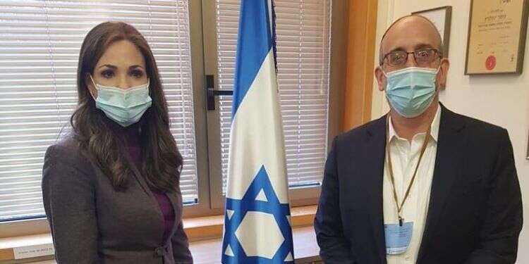 דוד פיין ושרת התפוצות ינקלביץ'. צילום: באדיבות דוד פיין לראשונה דוברי האנגלית בישראל דורשים ייצוג בכנסת