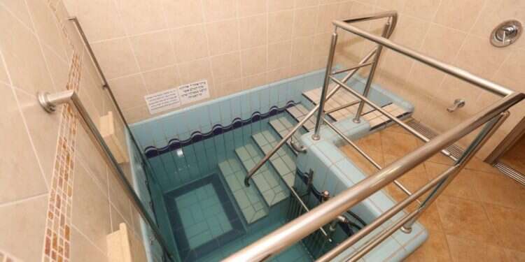 מקווה נשים. צילום: שאטרסטוק הגיע הזמן לדבר על טבילה נשית בימי קורונה