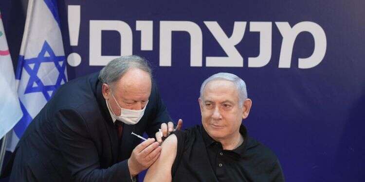 החל מבצע החיסונים: צוותי הרפואה ובני 60 ומעלה תחילה