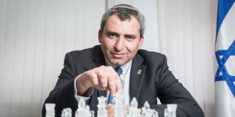 צילום: הדס פרוש פלאש 90
בלי כבוד עצמי: איך הופכים מאה לאפס בערב אחד