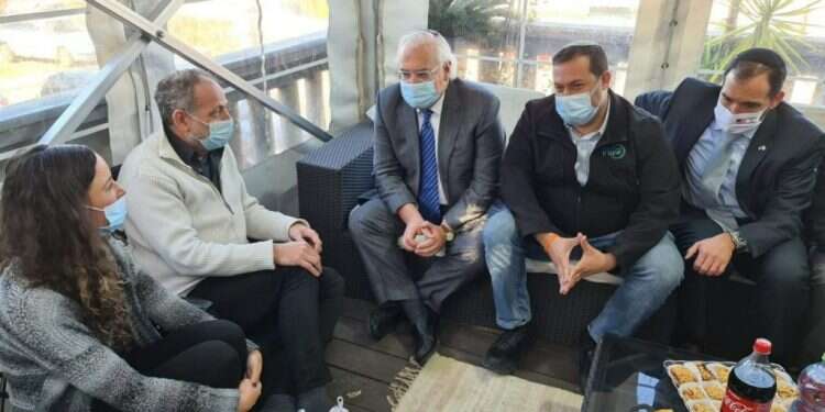 השגריר פרידמן: "התגובה הנכונה לפיגוע היא להישאר כאן"