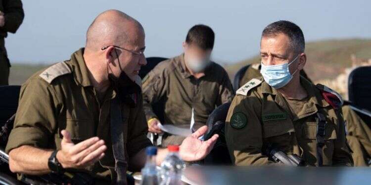 כוכבי מסייר בעוצבת הבשן. משמאל: מפקד עוצבת הבשן תא האתגר של כוכבי ב־2021: היערכות לימי לחימה ממושכים