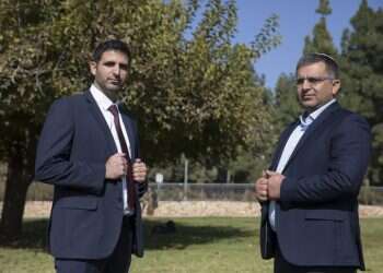 שניים אוחזים: סופר וקרעי נערכים לקרב על הימין