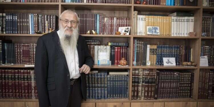 הרב יוסף מנדלביץ'. צילום: אוליבייה פיטוסי, פלאש 90 50 שנה למבצע הדרמטי שסדק את מסך הברזל