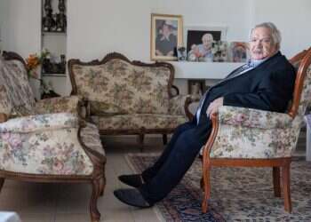 לבד בטהרן: הסיפור הלא ייאמן של היהודי שניהל בנק באיראן