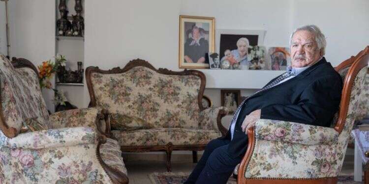 משה פור־רסתמיאן. צילום: יוסי אלוני לבד בטהרן: הסיפור הלא ייאמן של היהודי שניהל בנק באיראן