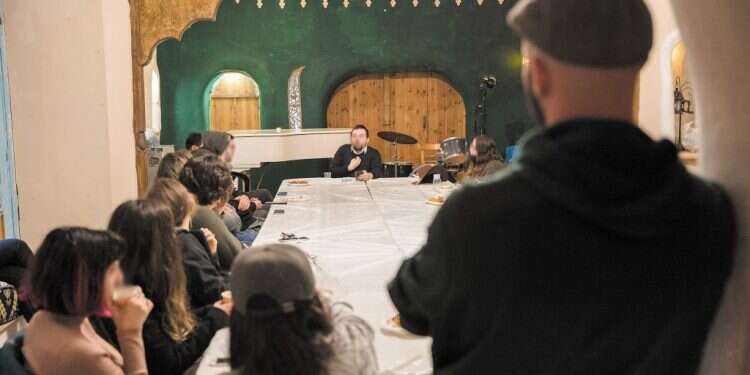 החרדים שיצאו בשאלה מקבלים עזרה מכיוון מפתיע