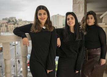 "כולן פותחות לכולן את המגירות וגונבות מה שמתחשק להן"