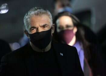 פוליטיקאי במסכה: על תופעת הריאלטי בפוליטיקה שפגעה בלפיד