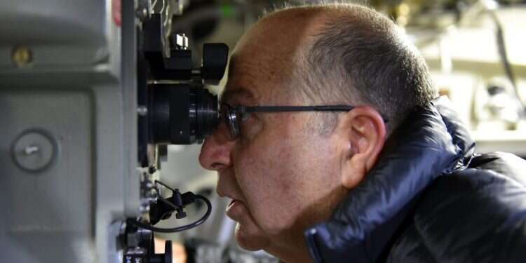 יעלון בטקס קבלת הצוללת אח התיעוב של יעלון כלפי נתניהו גורם לו לצאת למלחמות חסרות תכלית