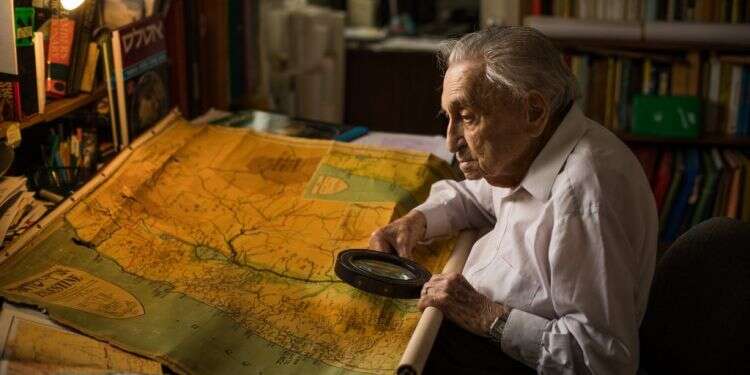 משה ברור. צילום: אריק סולטן משה ברור הלך לעולמו: חזרה לראיון עבר עם יוצר האטלס העברי