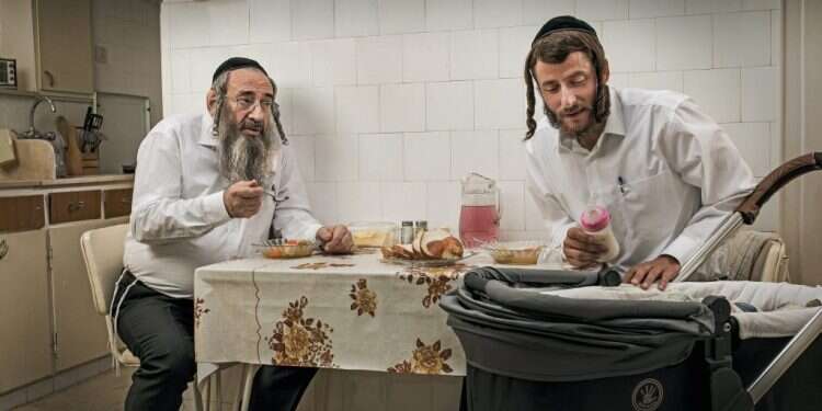 היוצר של "שטיסל" עשה את אותו הקסם על הבמה