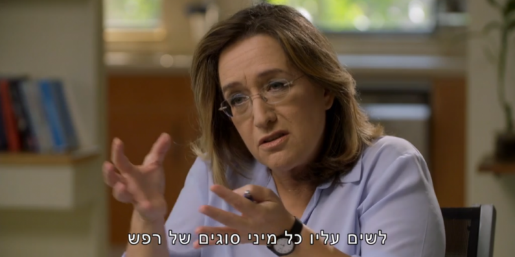 אילנה דיין בתחקיר פתיחת העונה של עובדה. צילום מסך: ערוץ 12 מול יועצי התקשורת הוותיקים, המראיינת הנשכנית נאלמה דום