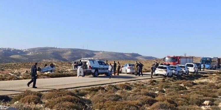 כוחות ביטחון והצלה בזירת התאונה בבנימין, השבוע. צילום: TPS מות הנער אהוביה סנדק: השוטרים המעורבים לא נחקרו