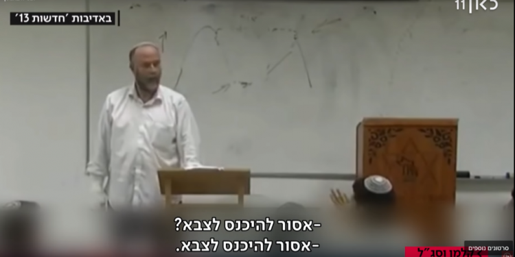 עוול עמוק במיוחד. הרב אסף נאומבורג בקלטת המבושלת. צילום מסך: כאן 11 באדיבות חדשות 13 "אני שמח שנוספו אנשים שחושפים עוולות בתקשורת"