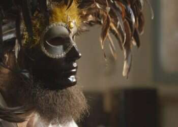 "מי זה?" האנוסים החרדים מאחורי המסכה