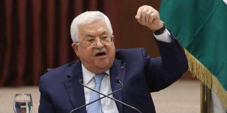 אבו מאזן. צילום: AFP מוכן אפילו למו"מ עם ישראל: אבו־מאזן מנסה להישאר רלוונטי