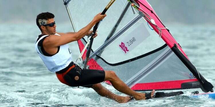 צילום: AFP גלישה יפנית: יואב כהן מחכה לאולימפיאדה