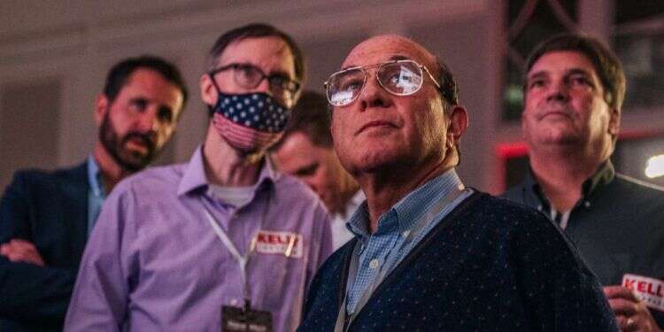 פעילים פוליטיים בג'ורג'יה צופים בתוצאות הבחירות. צילום: AFP