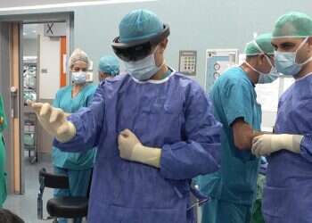 לראשונה בעולם: מנתחים ישראלים השתמשו במשקפי "מציאות רבודה"