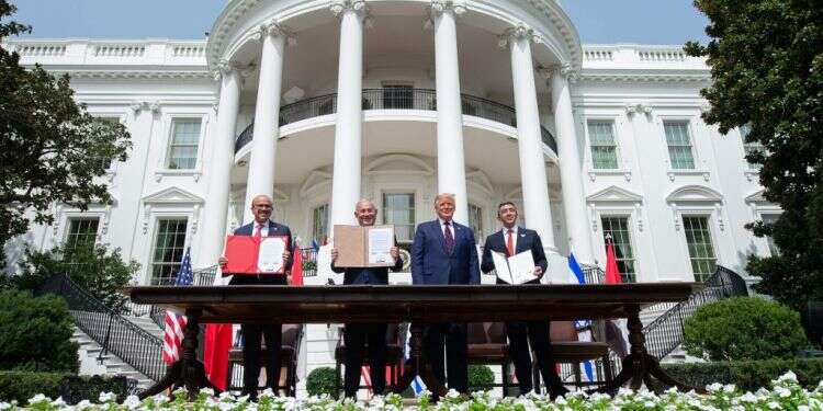 חתימת הסכמי כינון היחסים בבית הלבן בספטמבר 2020. צילום: AFP חתימת הסכמי כינון היחסים בבית הלבן בספטמבר 2020. צילום: AFP