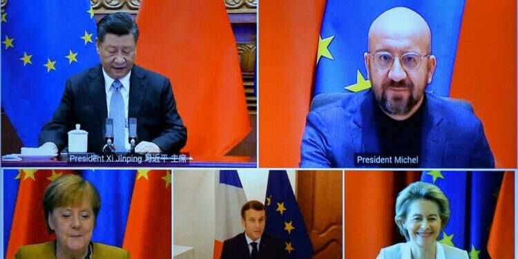 מנהיגי סין ואירופה בשיחת זום. צילום: AFP למרות התנגדות ארה"ב: אירופה וסין חתמו על חוזה השקעות