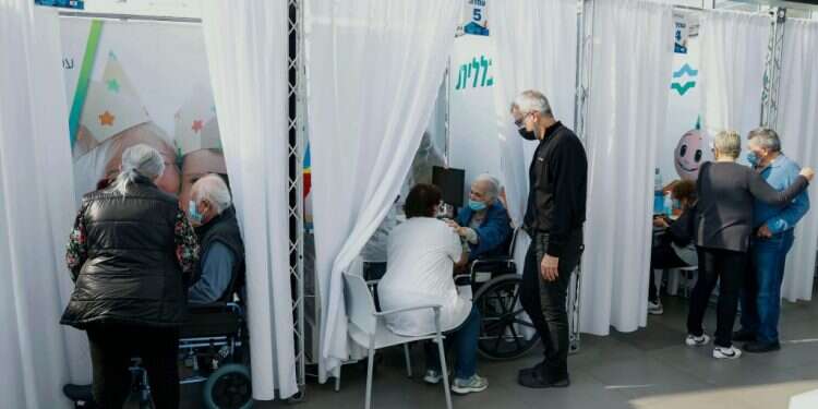 הפרוטוקולים של מתחסני ציון: בעולם מלינים שישראל לא מחסנת פלסטינים