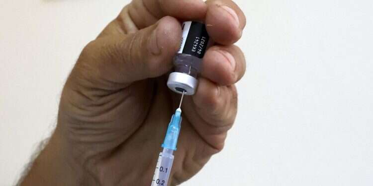 חיסון נגד הקורונה. צילום: AFP אֶפְרַיִם לֹא פְרָאיֶיר