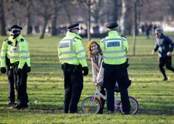 שלושה סגרים וממלכה אחת