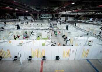 העיכוב במבצע החיסונים באירופה מסכל את התקווה לקיץ נטול קורונה