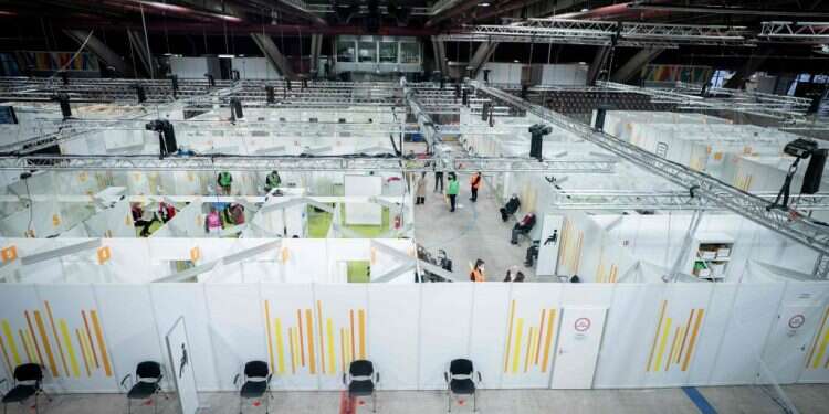 העיכוב במבצע החיסונים באירופה מסכל את התקווה לקיץ נטול קורונה