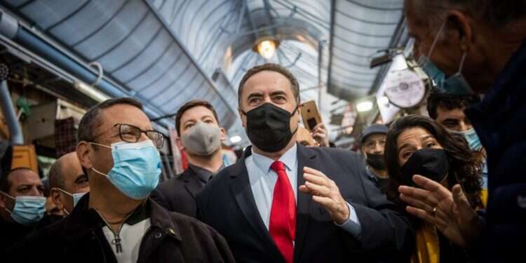 שר האוצר ישראל כץ בשוק מחנה יהודה, נובמבר 2020. צילום: יונתן זינדל, פלאש 90