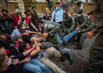 הדמיון בין מפגיני בלפור לפורצי הקפיטול
