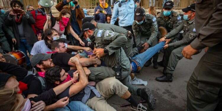 הדמיון בין מפגיני בלפור לפורצי הקפיטול