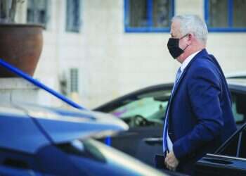 רק שומר: גנץ הוא כל דבר מלבד שר המשפטים